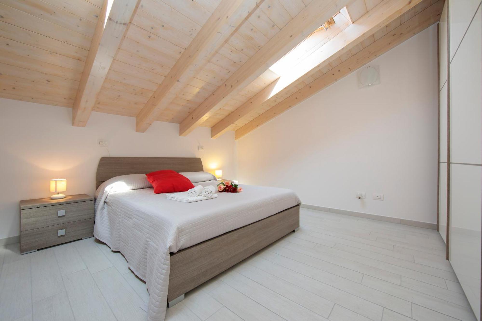 Silver Lake Apartment - Happy Rentals Angera Exterior foto